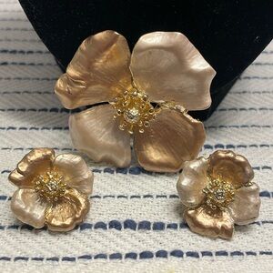 Vintage Dogwood Goldtone and Rose gold flower brooch and earring set